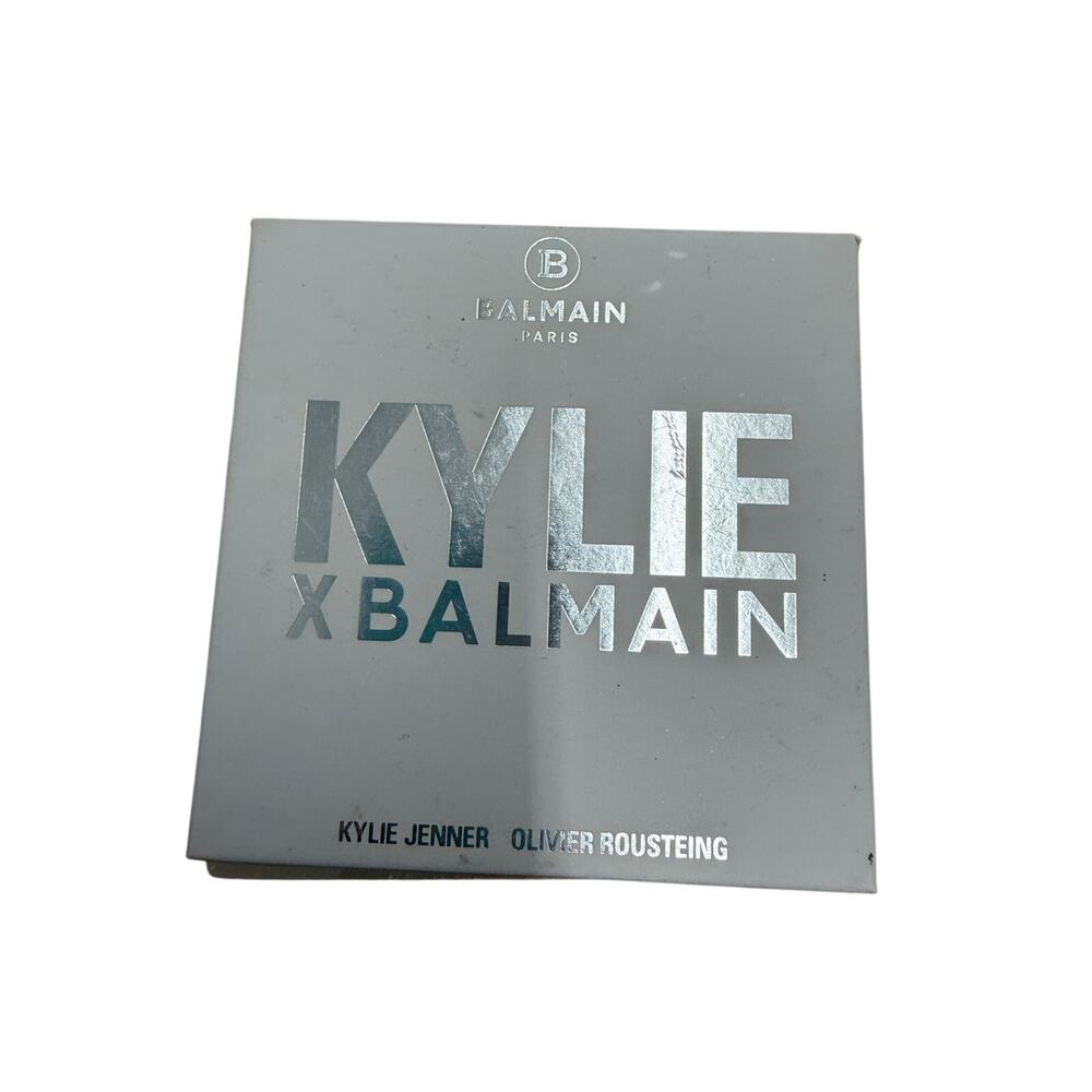 KYLIE X BALMAIN PRESSED POWDER EYE SHADOW PALLET MAIN EVENT MODEL PFW CATWALK
